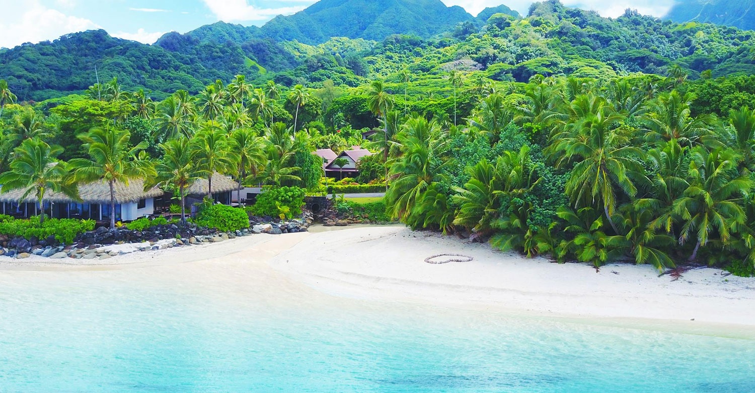 luxury beach resort in Cook Islands for couples