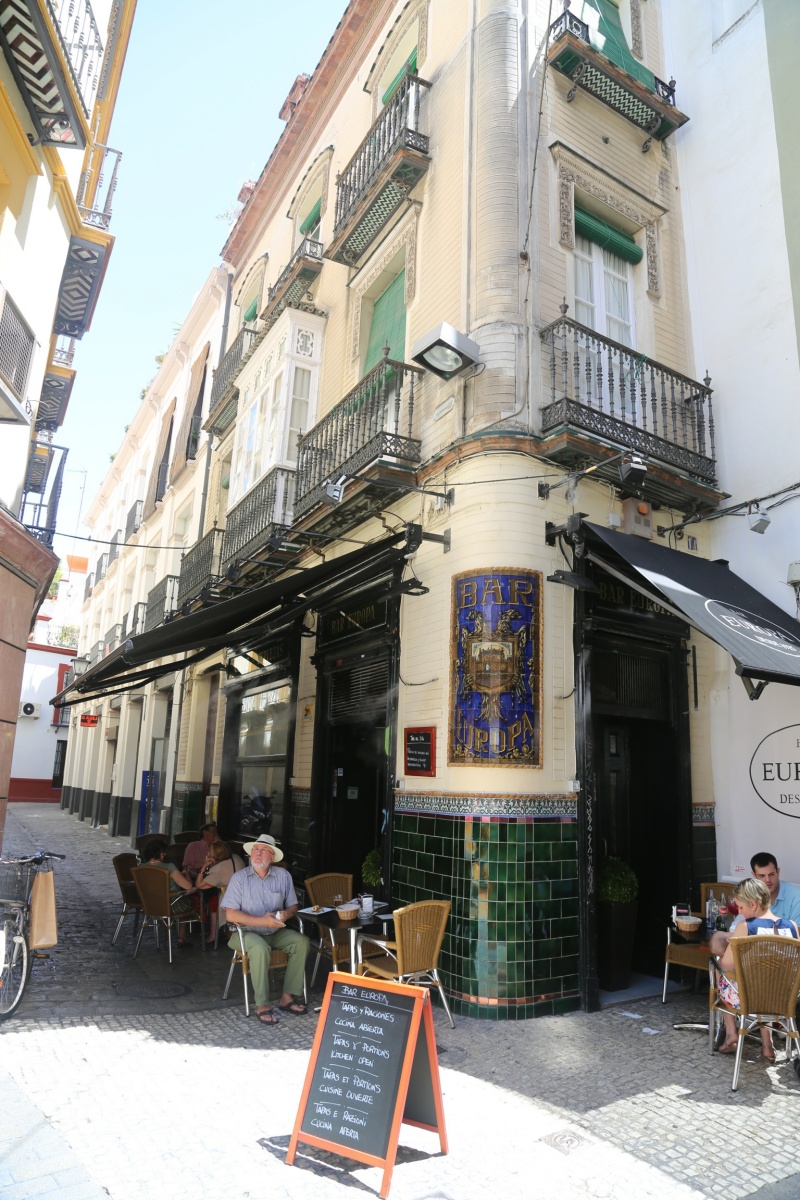 tapas bar in Seville must-do activity