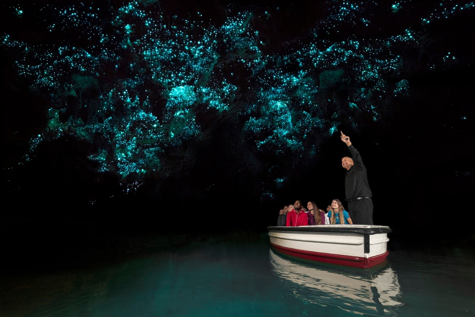 waitomo caves glow worm paradise New Zealand